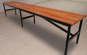 Banca Camarn, Modelo Simple
Medidas 100x40x45 cms. de alto. Estructura perfil 30x30x1,5 mm. Pintura electroesttica color negro. Asiento en madera de Coigue de 1x2